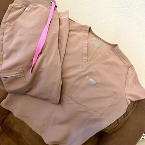 Figs mauve scrub set